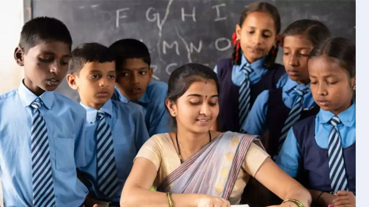 Chhattisgarh Teacher Recruitment 2025: 5000 शिक्षकों की भर्ती को मंजूरी, जानिए पूरी जानकारी 6 Chhattisgarh Teacher Recruitment 2025 – छत्तीसगढ़ में 5000 शिक्षकों की भर्ती को मंजूरी